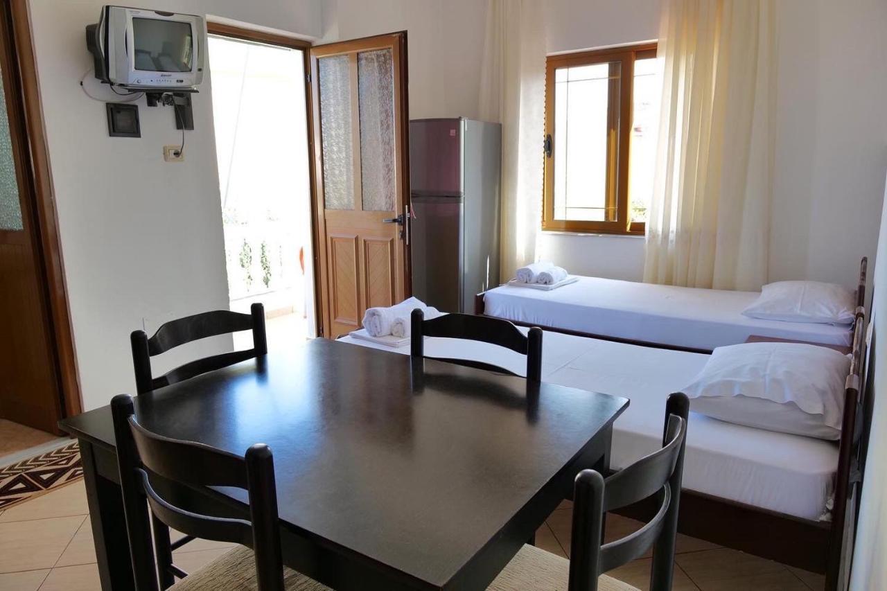 Vita Apartment - Spacious Garden And Balcony 5 Min To Beach & Center Ksamil Exterior photo