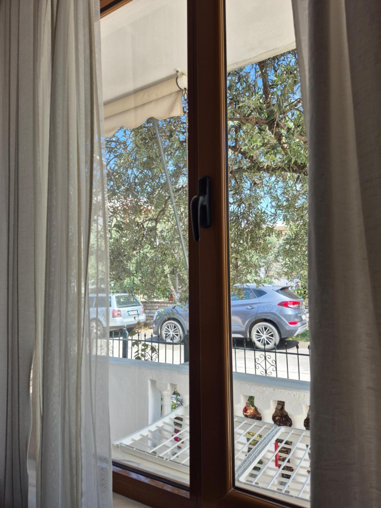 Vita Apartment - Spacious Garden And Balcony 5 Min To Beach & Center Ksamil Exterior photo