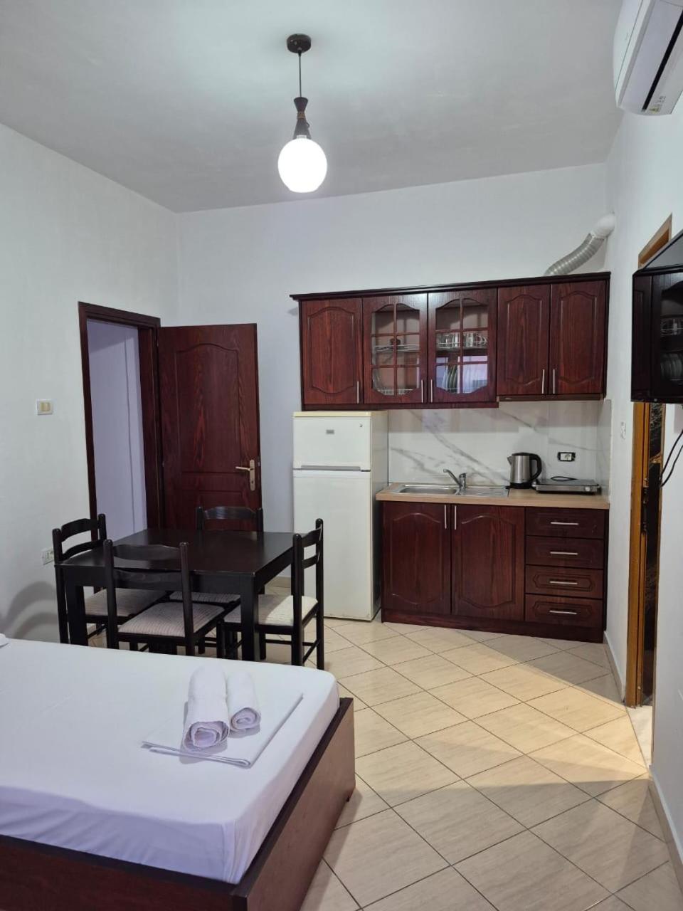 Vita Apartment - Spacious Garden And Balcony 5 Min To Beach & Center Ksamil Exterior photo